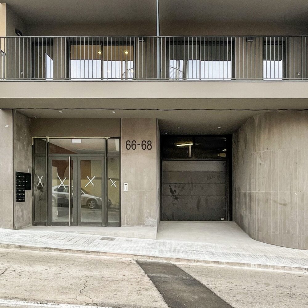 Entrada edifici Residencia Guixera. Projecte de Pastor + Associates, expert en reformes integrals