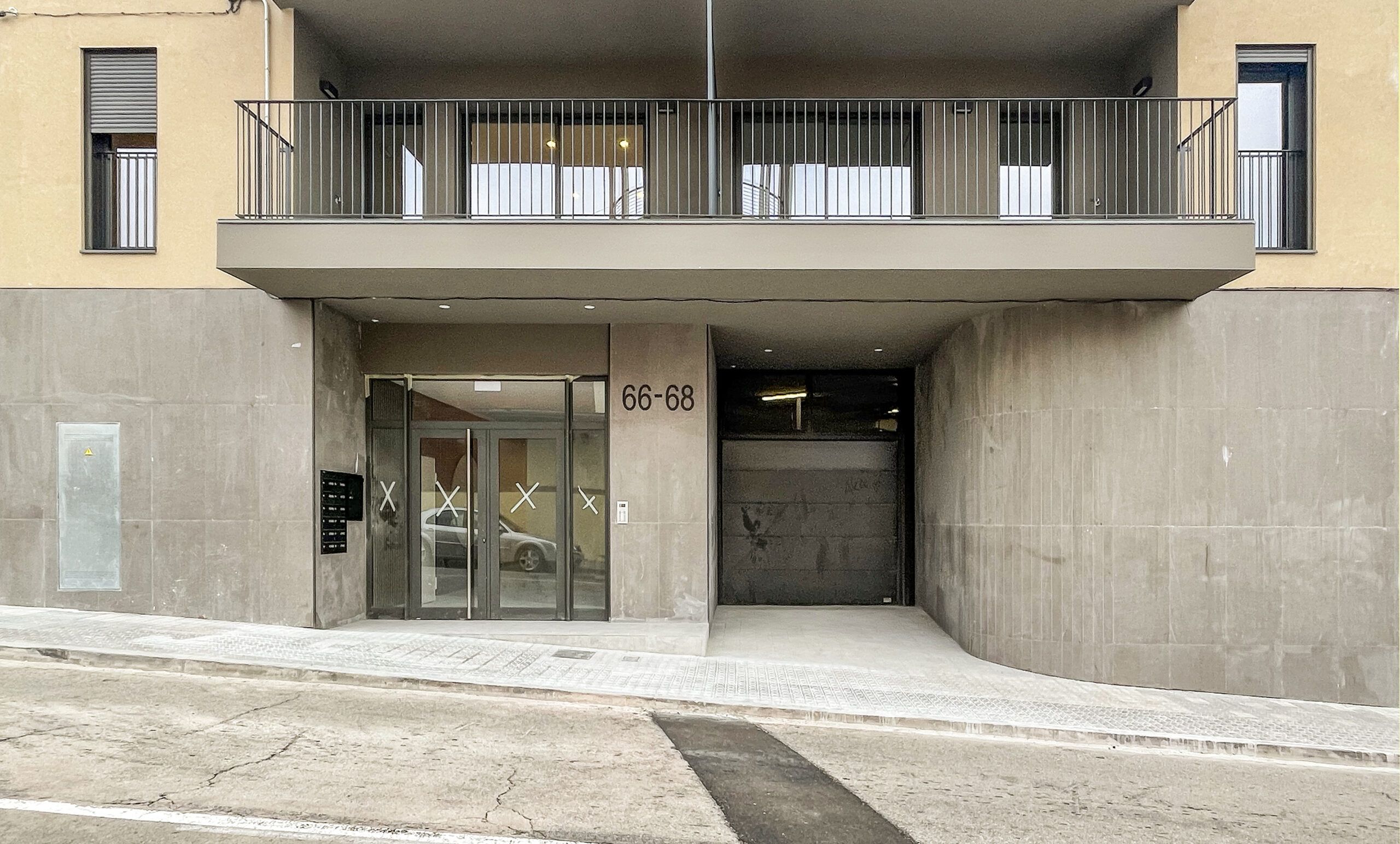 Entrada edifici Residencia Guixera. Projecte de Pastor + Associates, expert en reformes integrals